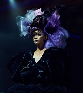 icon with a hand holding a leaf